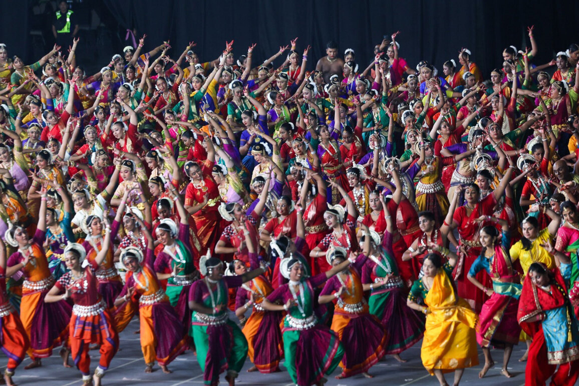 Record-breaking tradition: NSCBICC wows crowd with Indian dance to welcome PM Modi in Malaysia
