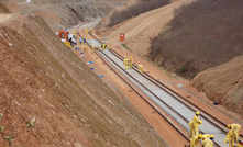 Operários trabalham na construção da Transnordestina