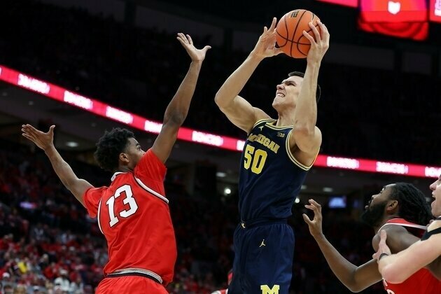 No. 20 Michigan holds off Ohio State to extend Big Ten lead