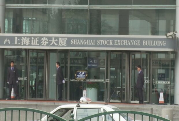 Global stocks turn higher, Shanghai jumps 2.39%