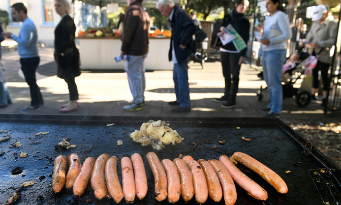Sausage democracy sweeps Australian polls Sausage democracy sweeps Australian polls