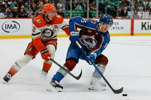 Surging Avalanche score early in victory over Ducks