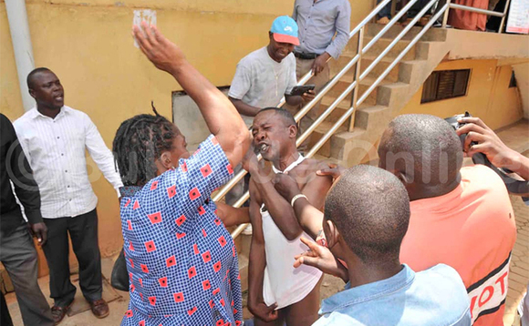 Nakirya ng'aggunda Kawuma agakonde agokumukumu. Nakirya ng'aggunda Kawuma agakonde agokumukumu.
