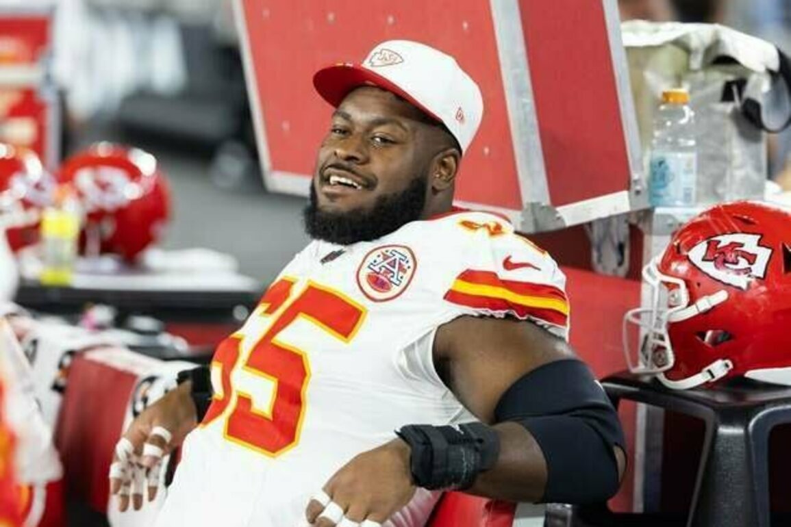 Report: Chiefs G Trey Smith to miss time with ankle injuries