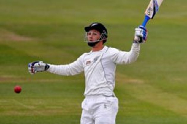 Watling, De Grandhomme put New Zealand ahead in second Test