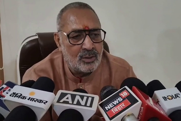 Giriraj Singh defends 'Namak Haram' remark, says no discrimination in government schemes