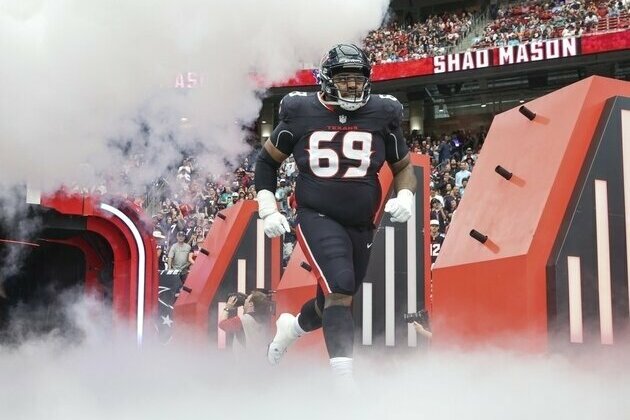 Reports: Texans releasing veteran guard Shaq Mason