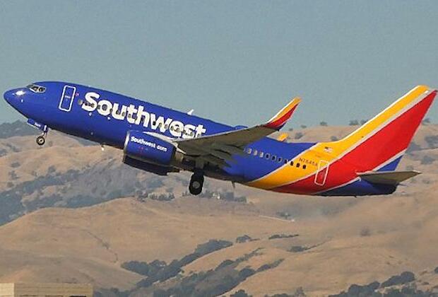 Southwest: Omicron has not hurt bookings, projects profits