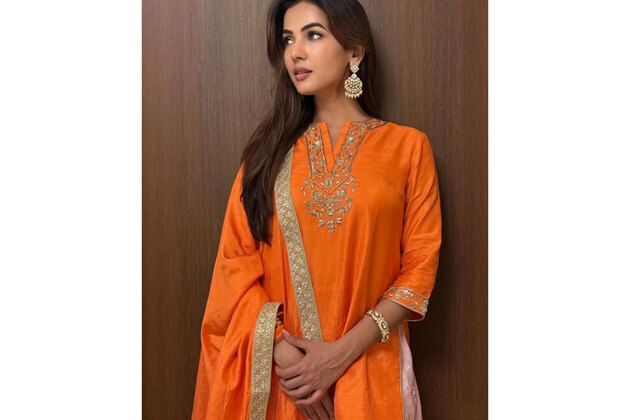 "No clear way to return to India": Actor Sonal Chauhan stranded in Dubai, seeks help from PM Modi