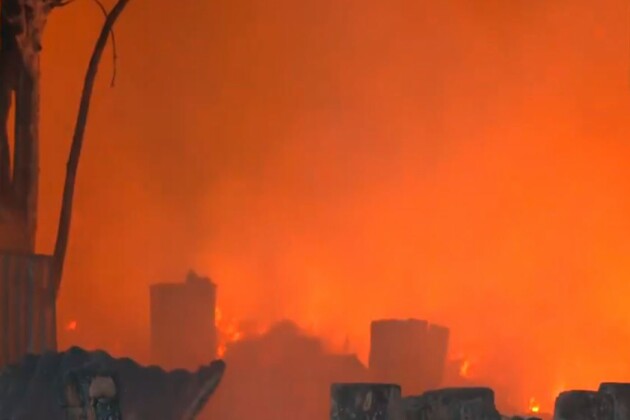 Delhi: Major fire breaks out at slum area in Rithala
