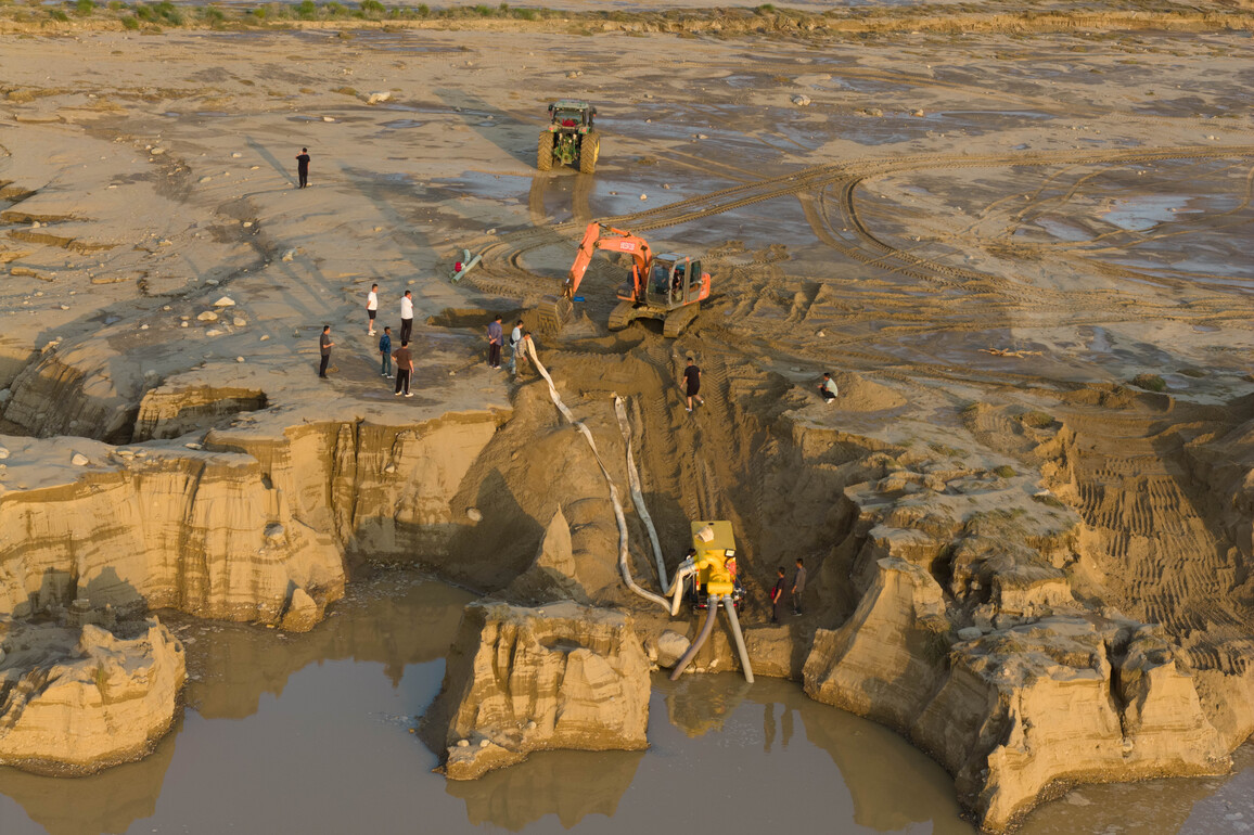 (SpotNews)CHINA-INNER MONGOLIA-BAYANNUR-FLASH FLOOD-RESCUE (CN)