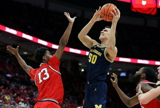 No. 20 Michigan holds off Ohio State to extend Big Ten lead