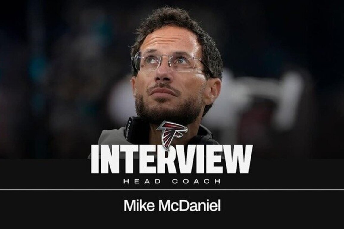 Falcons complete interview with Mike McDaniel for head coach position