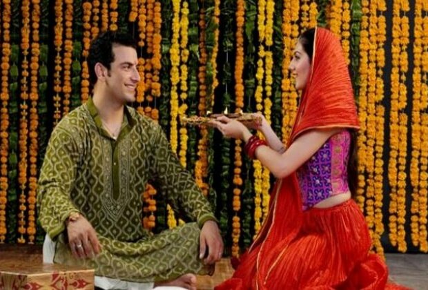 What differentiates the festival of Bhai Dooj from Raksha Bandhan