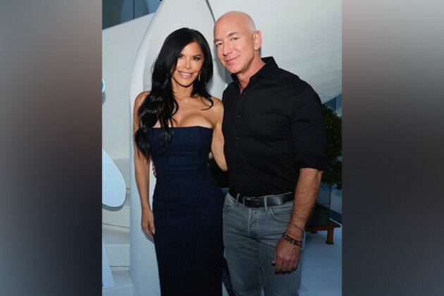 Jeff Bezos, Lauren Sanchez are now married