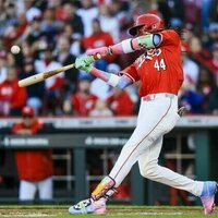 Elly De La Cruz's slam propels Reds past Pirates