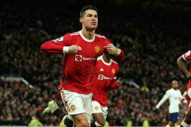 Ronaldo breaks silence after transfer 'lies'