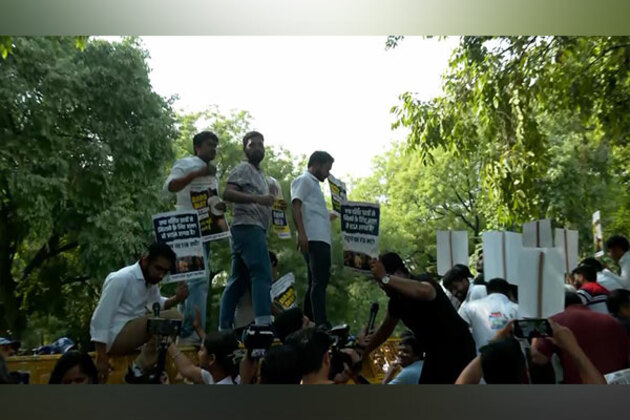 IYC protests in Delhi against Bihar Government over FIR on Rahul Gandhi