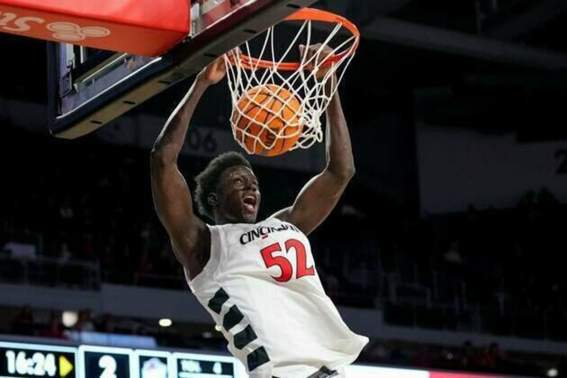 Cincinnati 'still learning,' hopes to take another step vs. E. Michigan
