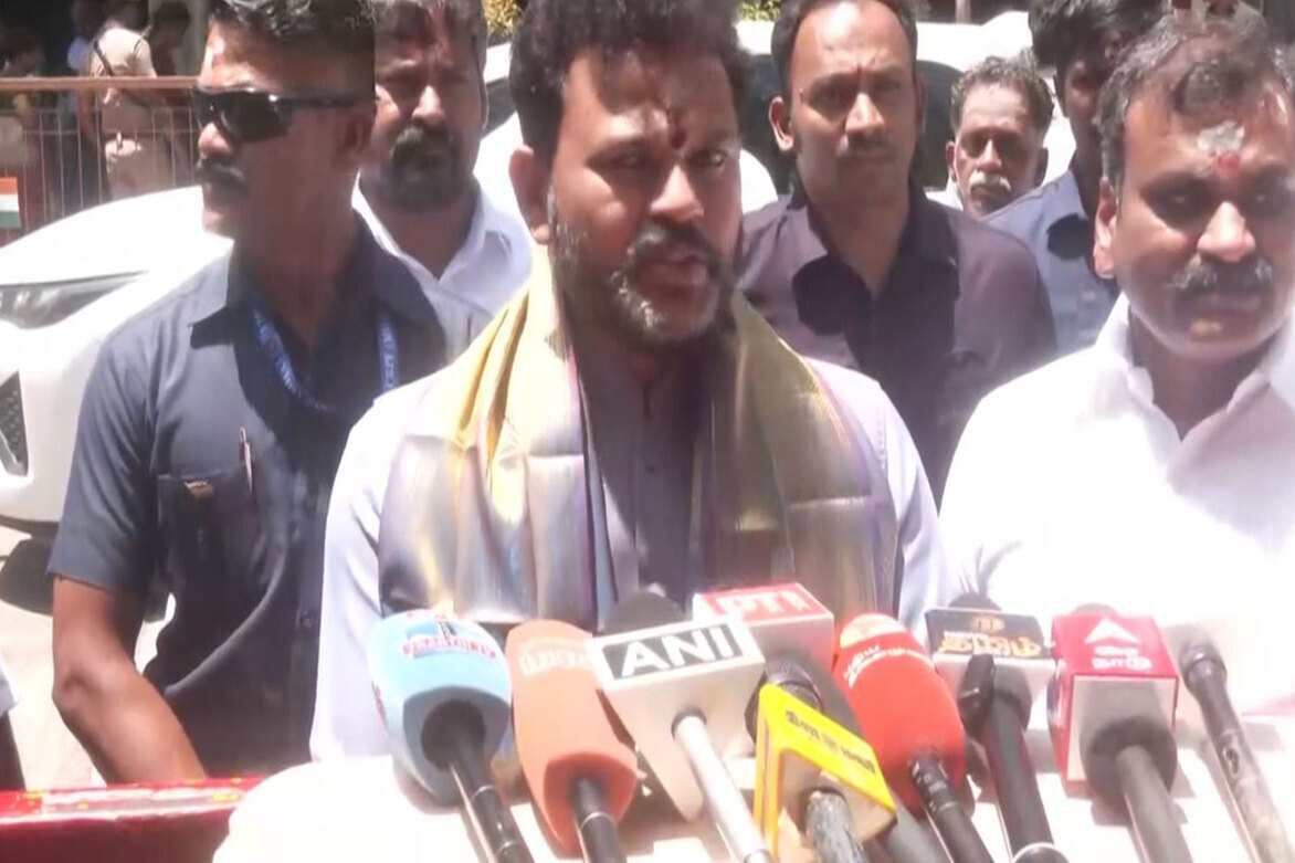 TN: Union Minister Ram Mohan Naidu visits Meenakshi Sundareswarar Temple in Madurai