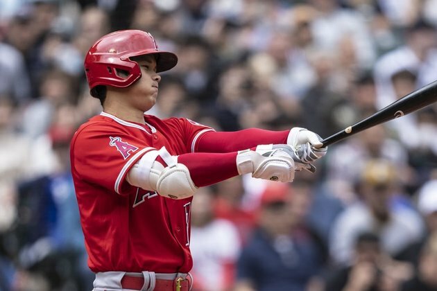 Mike Trout's homer in 10th lifts Angels over Mariners in first game