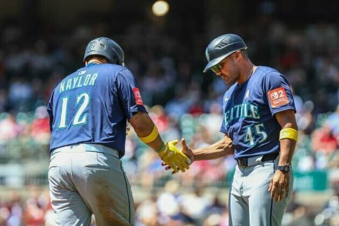 MLB roundup: Mariners bash 5 homers in 18-2 rout of Braves