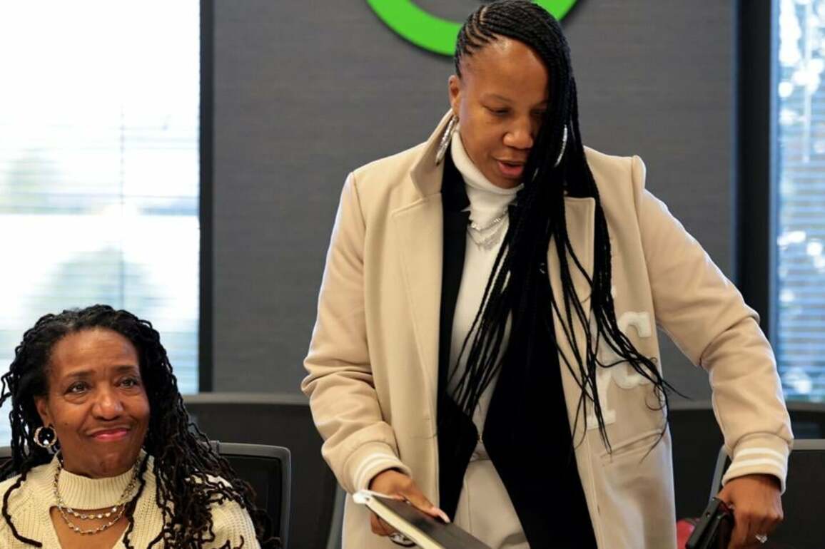 St. Louis school board president battles to retain control