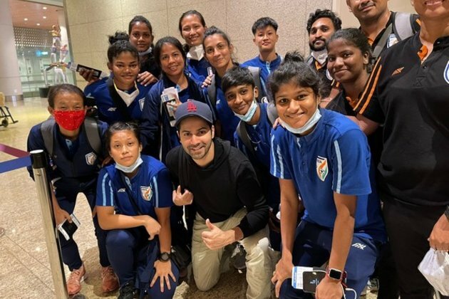 Varun Dhawan merrily poses with Indian women's football team