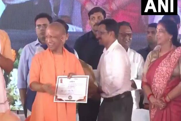UP CM Yogi inaugurates devlopment projects worth Rs 253 crore in Gorakhpur