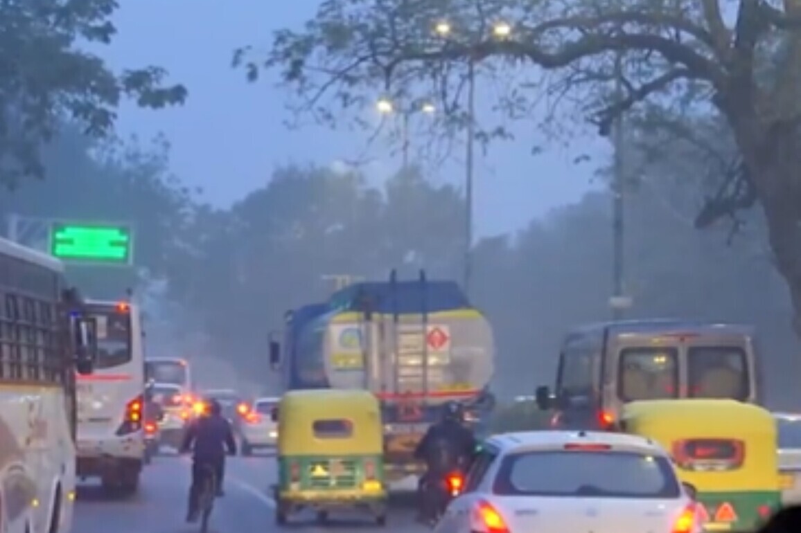 Delhi receives light rain; IMD predicts slight temperature dip