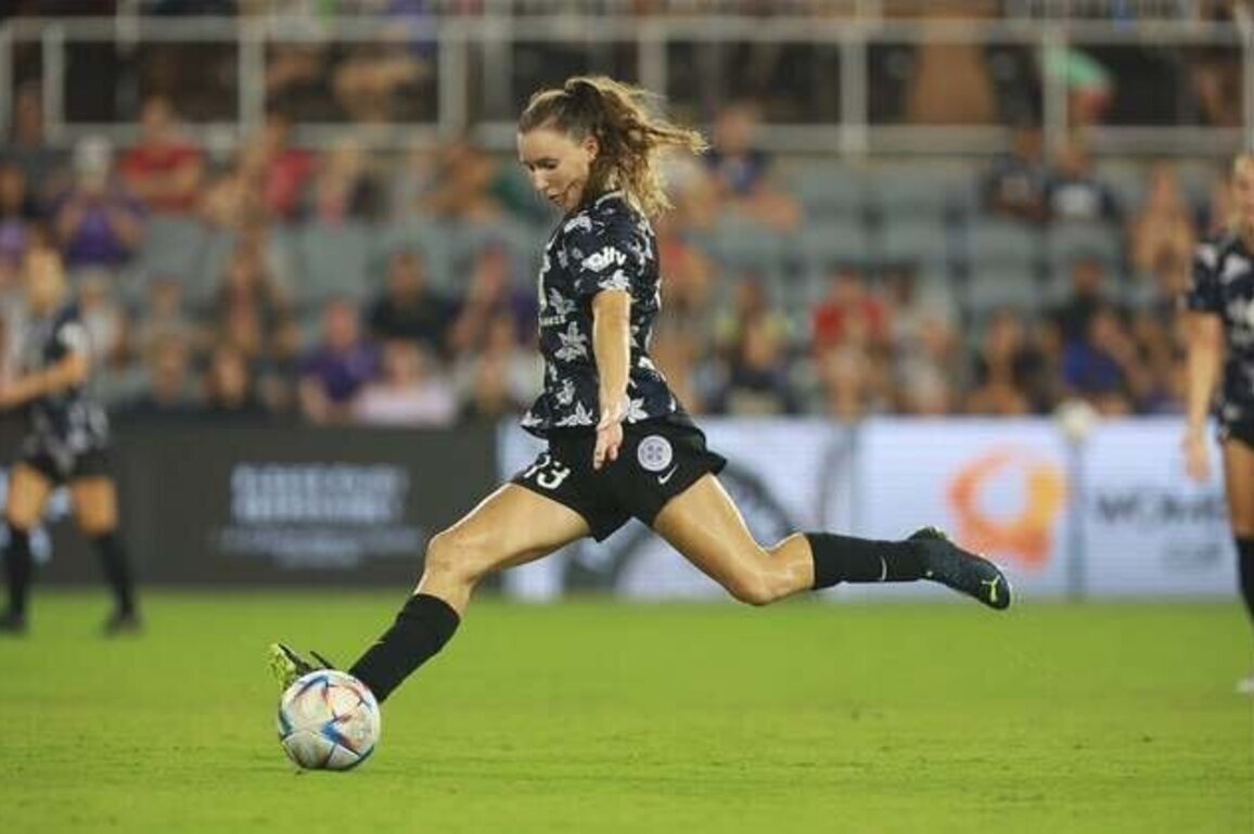 Dash sign USL Super League MVP Emina Ekic