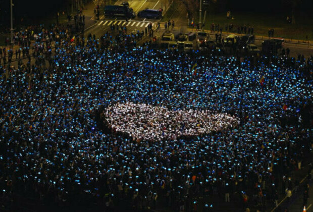 Thousands Rally in Bucharest to Defend Romanias European Future