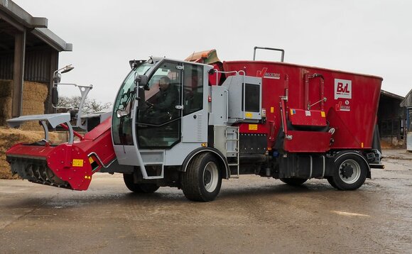 User review: Cheshire dairy farmer won over by the switch to a self-propelled diet feeder