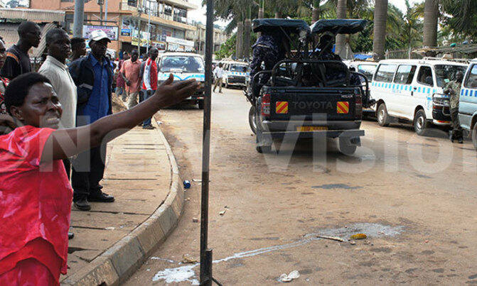 Police fires teargas to disperse rowdy taxi operators Police fires teargas to disperse rowdy taxi operators