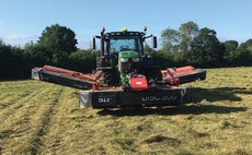 User story: Contractor boosts mowing capacity with set of triple SIP mowers