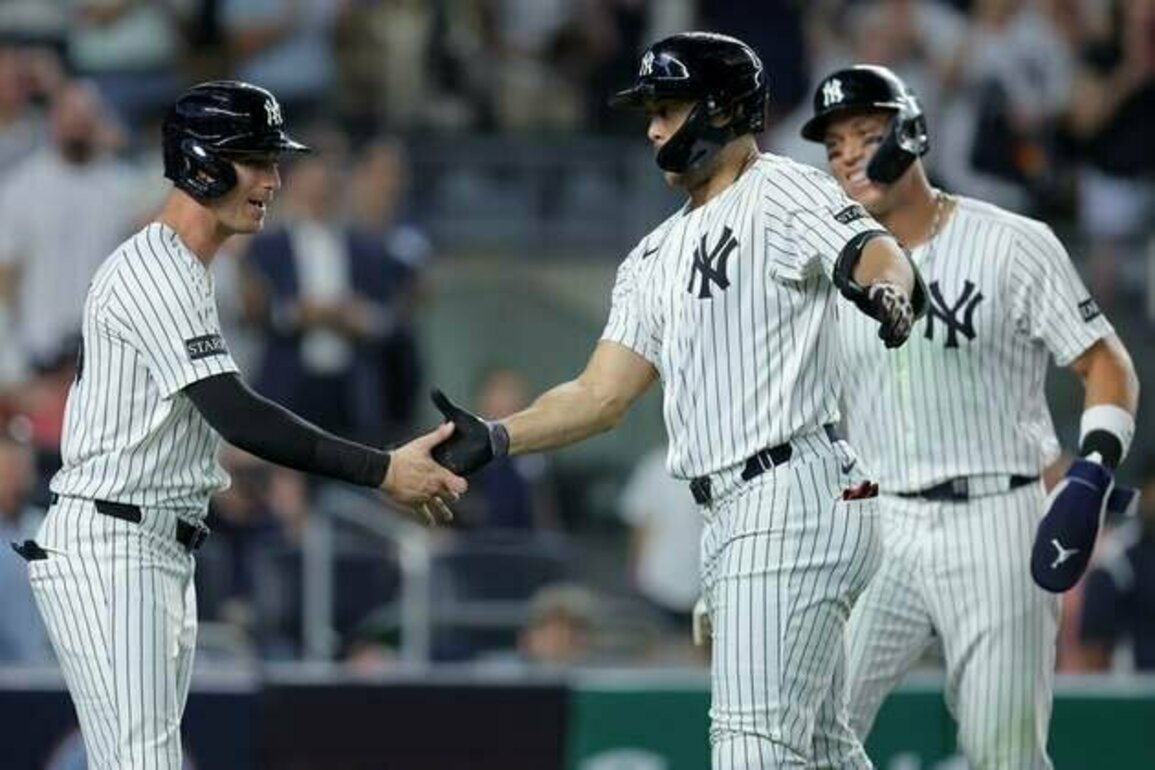 Yankees' bats erupt after rain delay in 10-3 rout of Mariners