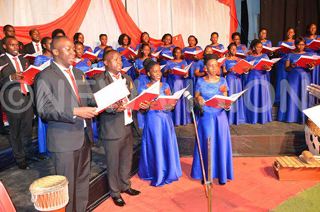  he oloists in action during one of the choirs classical hristmas musical presentation