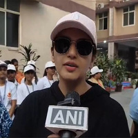 Huma Qureshi joins school students for 'Run for Unity' on Sardar Vallabhbhai Patel's birth anniversary, calls it "wonderful initiative"