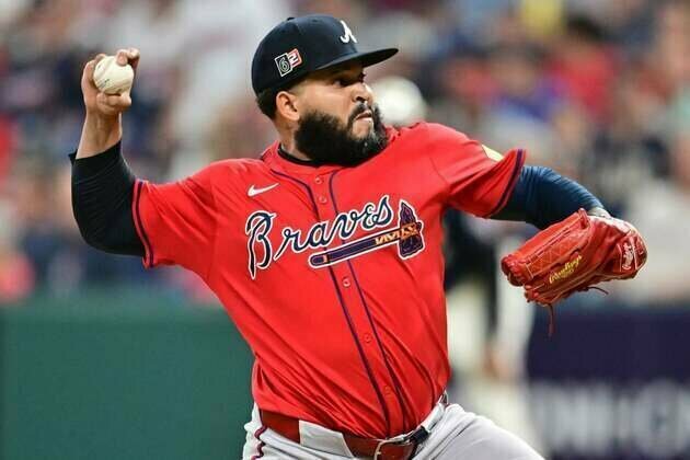 Braves place RHP Daysbel Hernandez (shoulder) on IL