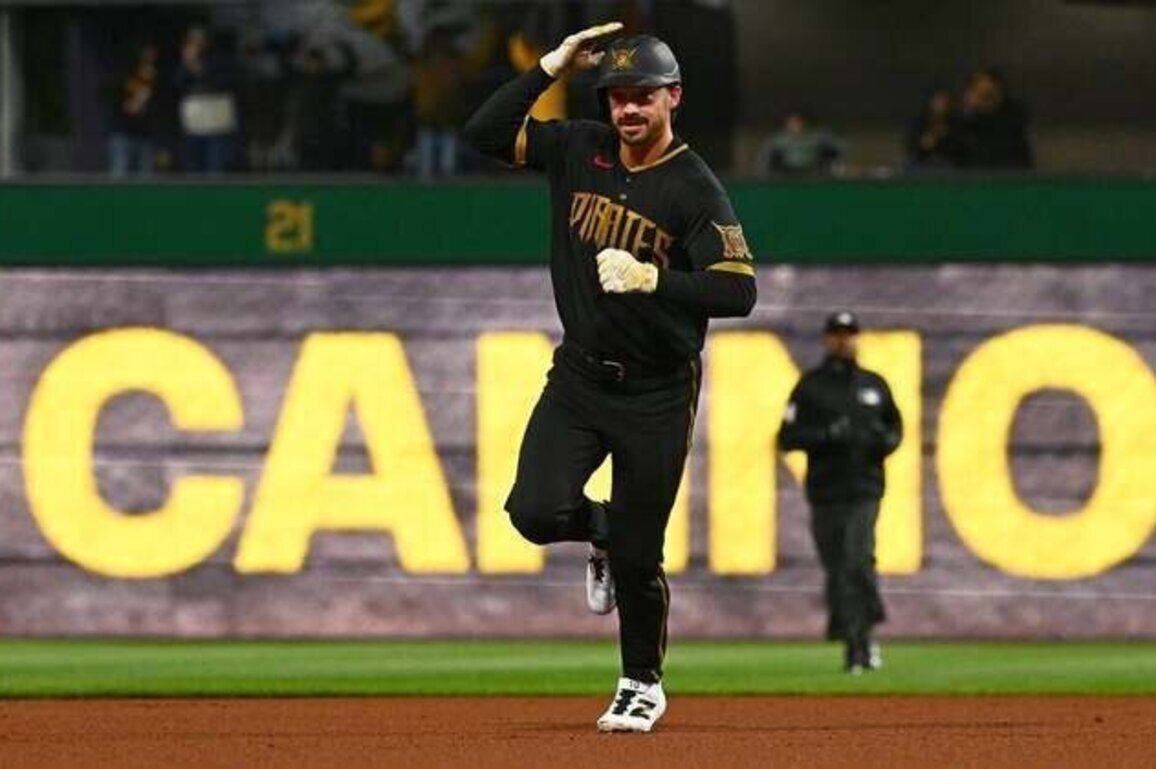 Bryan Reynolds displays his dominance of Reds in Pirates rout