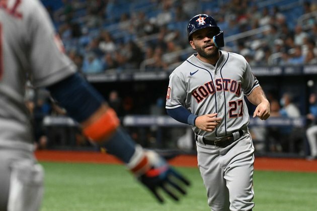 Sizzling Astros shoot for series sweep of Rays