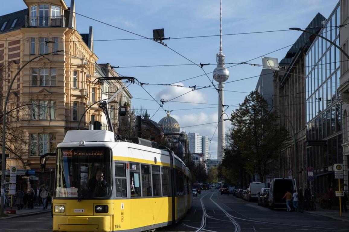 German industrial output falls in Q3, experts warn sector remains weak