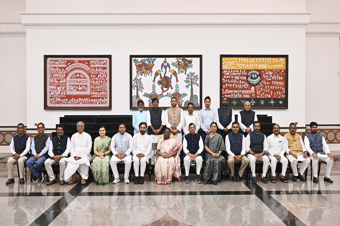 President Murmu hosts parliamentarians from West Bengal, Tamil Nadu, other states for breakfast