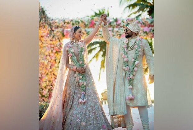 From Rakul Preet Singh's floral lehenga to Jackky Bhagnani's embroidered sherwani, check out wedding look of newlyweds