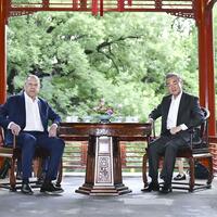 Chinese FM meets Russian counterpart on SCO cooperation