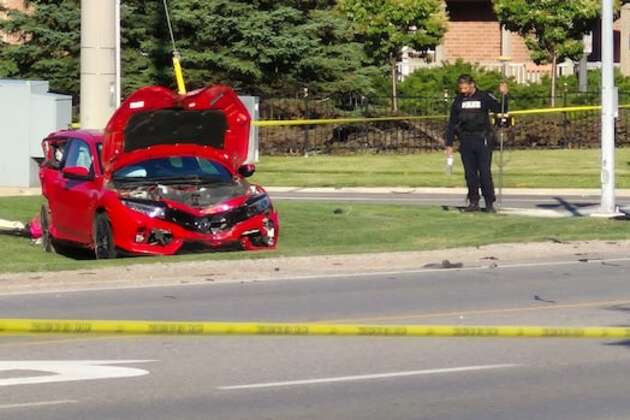 Woman, 4 children hurt after crash in Mississauga, police say