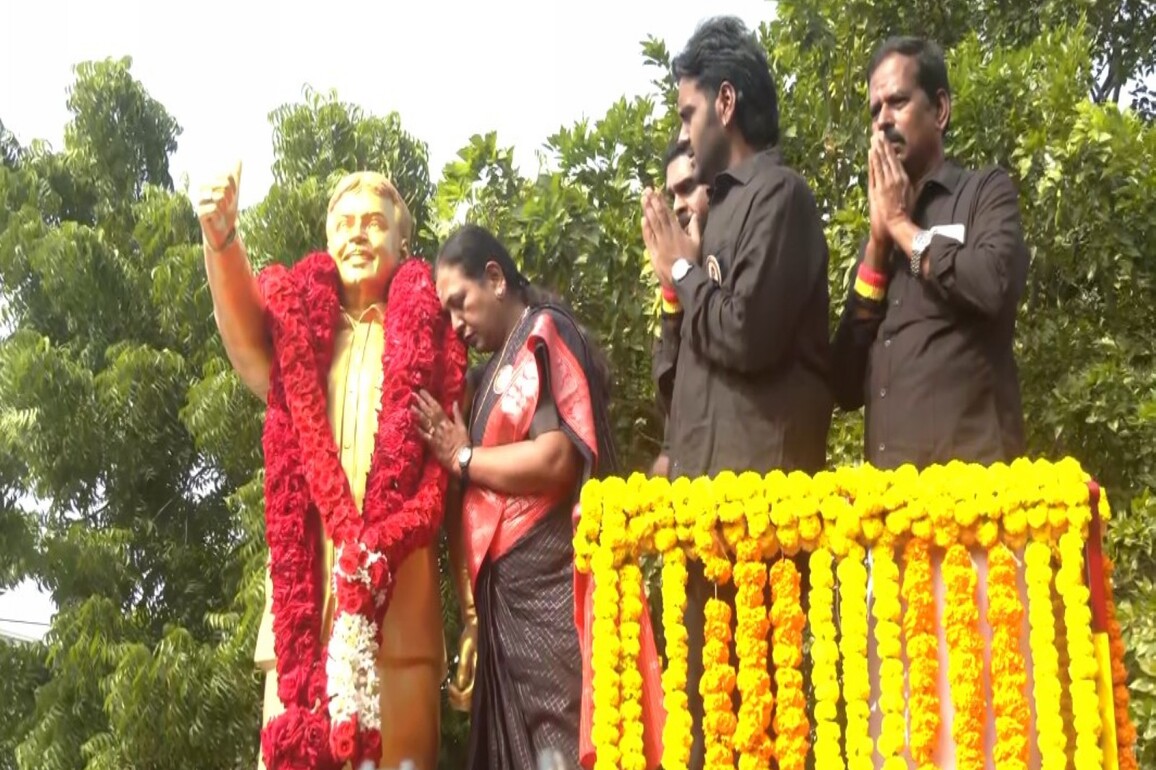 Leaders pay tribute to former DMDK chief Captain Vijayakanth in Chennai on his 2nd death anniversary