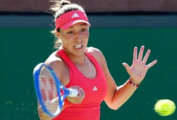 Iga Swiatek, Jessica Pegula cruise at Indian Wells