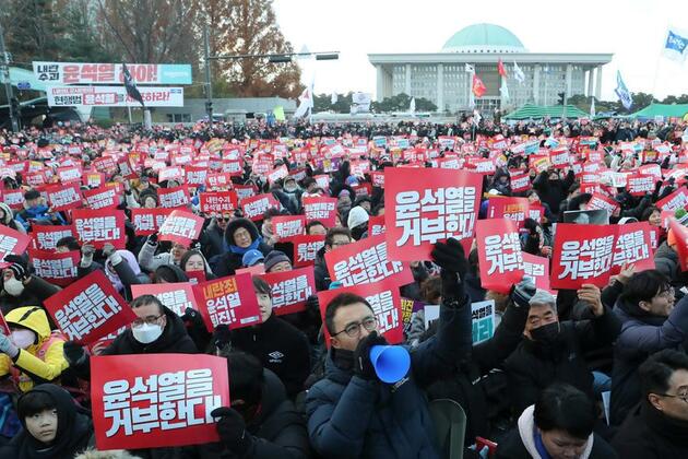 S. Korea's special counsel seeks warrant to detain ex-President Yoon
