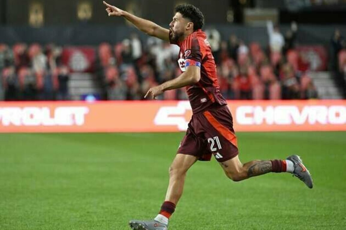 CF Montreal, Toronto FC each score a late goal to secure draw